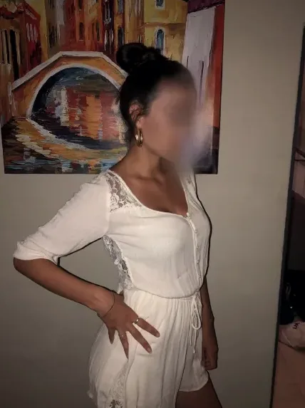 Chiara, 32