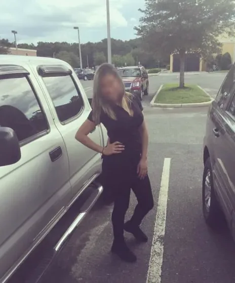 Claudia, 32