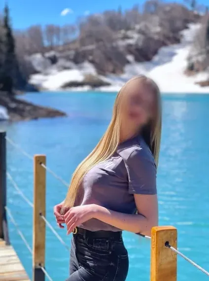 Claudia, 32