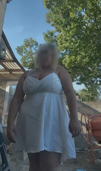 Denise, 22