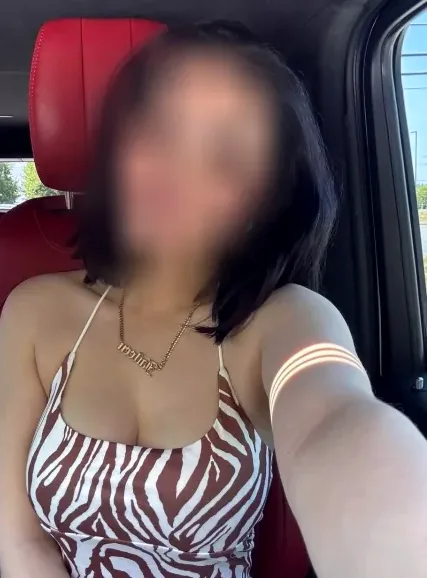 Katrin, 27