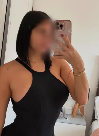 Larissa, 28
