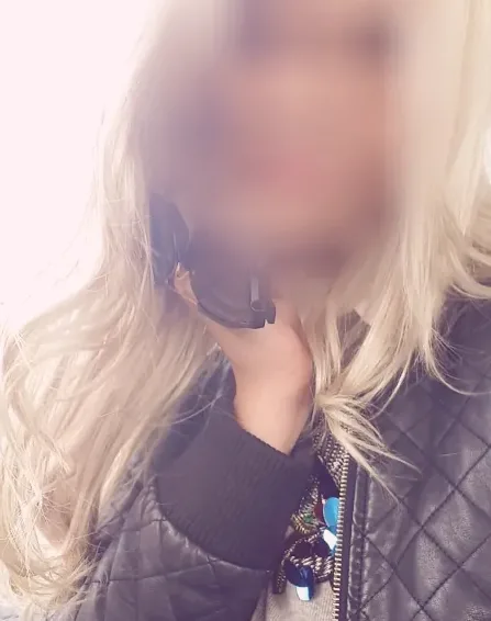 Leonie, 32