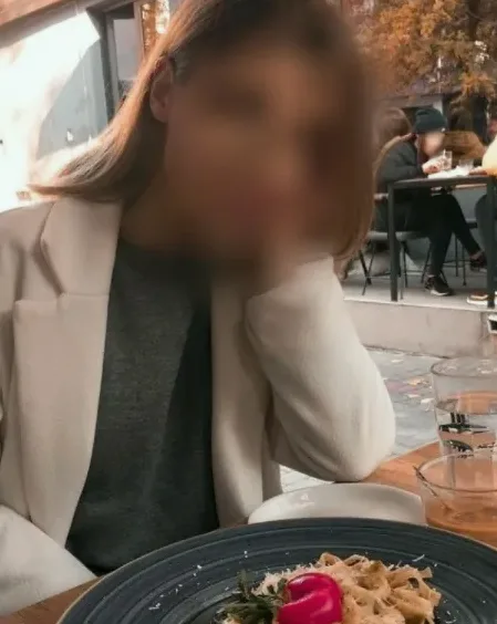 Melanie, 37