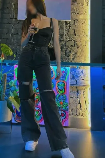 Melanie, 28