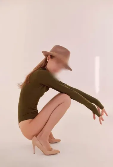Mia, 30