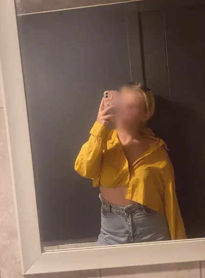 Neele, 23