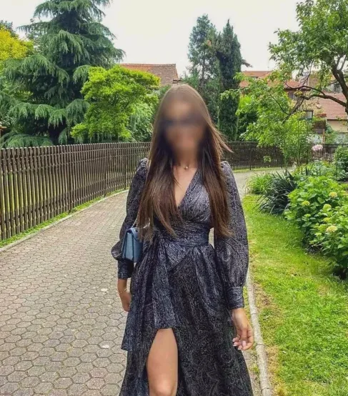 Pia, 24