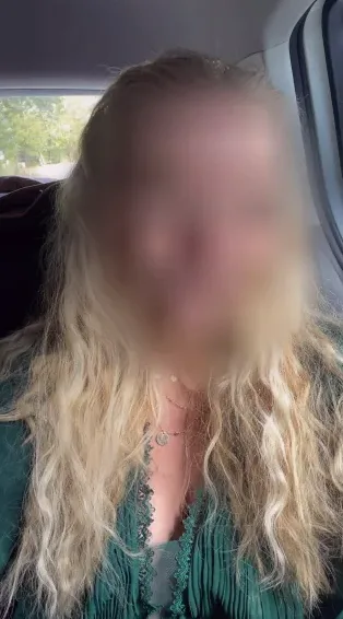 Zeynep, 29